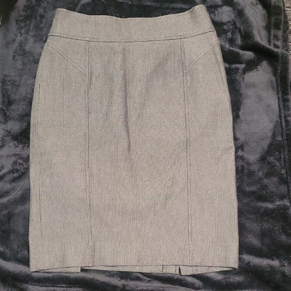 Banana Republic Pencil Skirt With Kick Pleat In Back. Size 0
